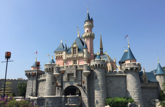 迪士尼的由来,是否创办了disneyland的英文图4