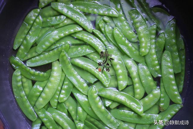 蒜蓉荷兰豆怎么炒好吃窍门（蒜蓉荷兰豆的做法）(4)