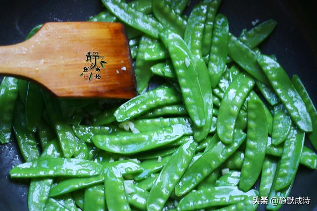 蒜蓉荷兰豆怎么炒好吃窍门（蒜蓉荷兰豆的做法）(6)