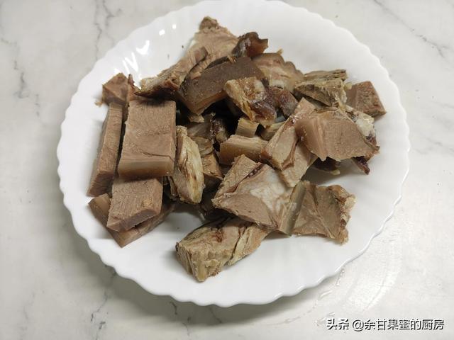 家常炖羊肉怎么做好吃又香（菜肴主食连锅上桌）(5)