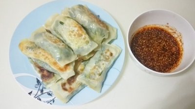 ​煎饺最简单的酱料做法告诉你，酸酸辣辣，简单又好吃