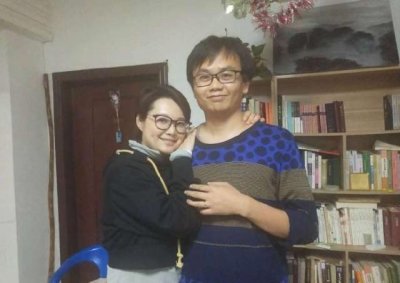 ​袁立婚后，住烂尾楼拥挤不堪,家具简陋阳台杂乱